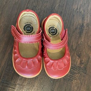Livie & Luca size 6 red Ruche Mary Jane shoes
